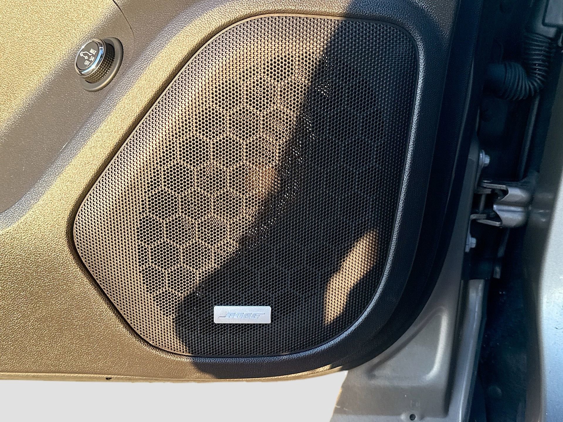 Used 2023 GMC Acadia SLT image 21