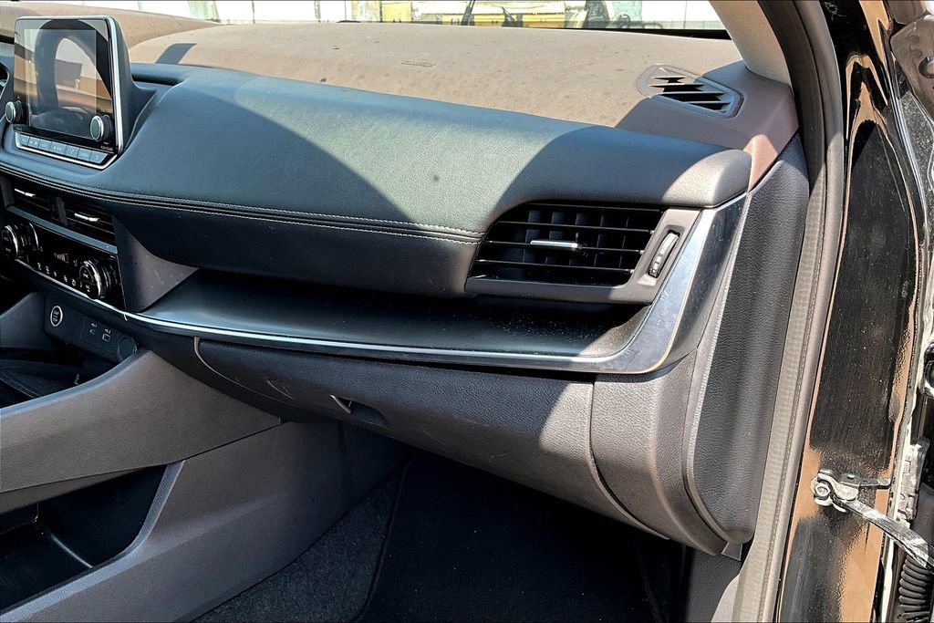 Used 2023 Nissan Rogue SV image 19