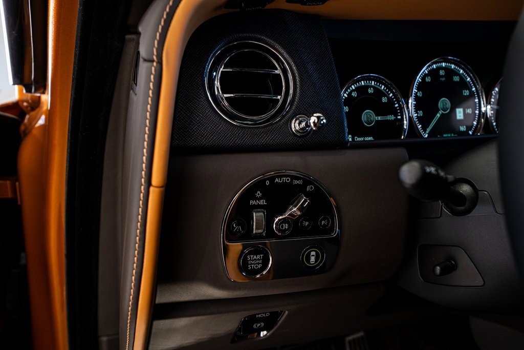 Used 2023 Rolls-Royce Cullinan w/ Cullinan Package image 40