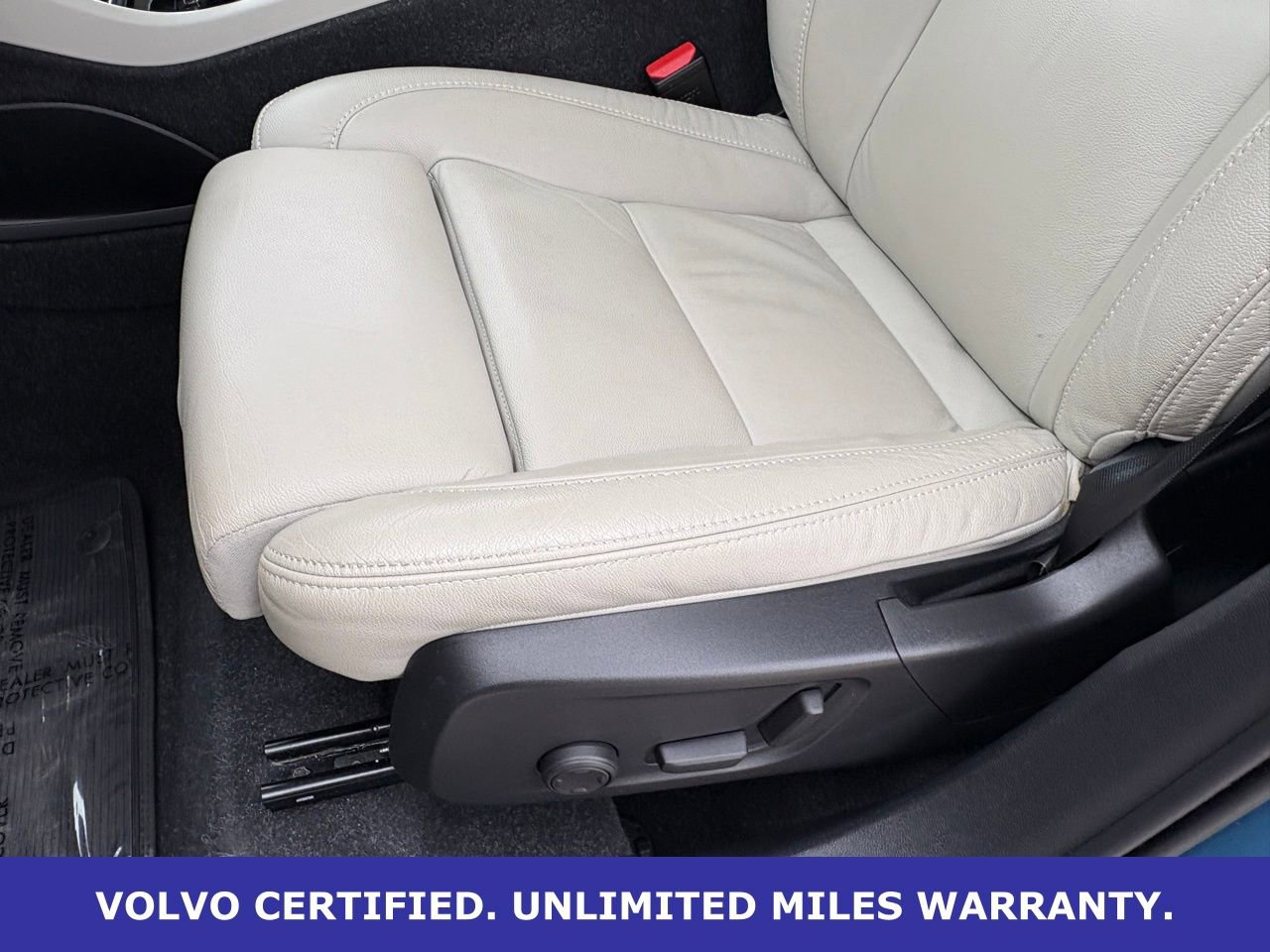 Certified 2023 Volvo XC40 B5 Ultimate w/ Protection Package Premier AWD/4WD image 28