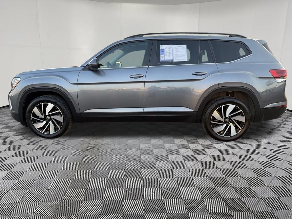 Used 2025 Volkswagen Atlas SE AWD/4WD image 4