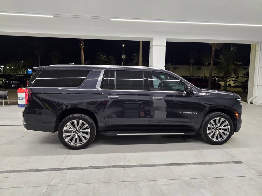 Used 2025 Chevrolet Suburban High Country RWD image 7