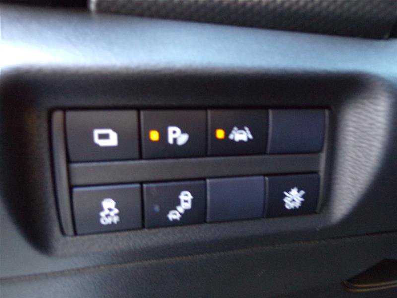 Used 2020 Nissan Kicks S image 32