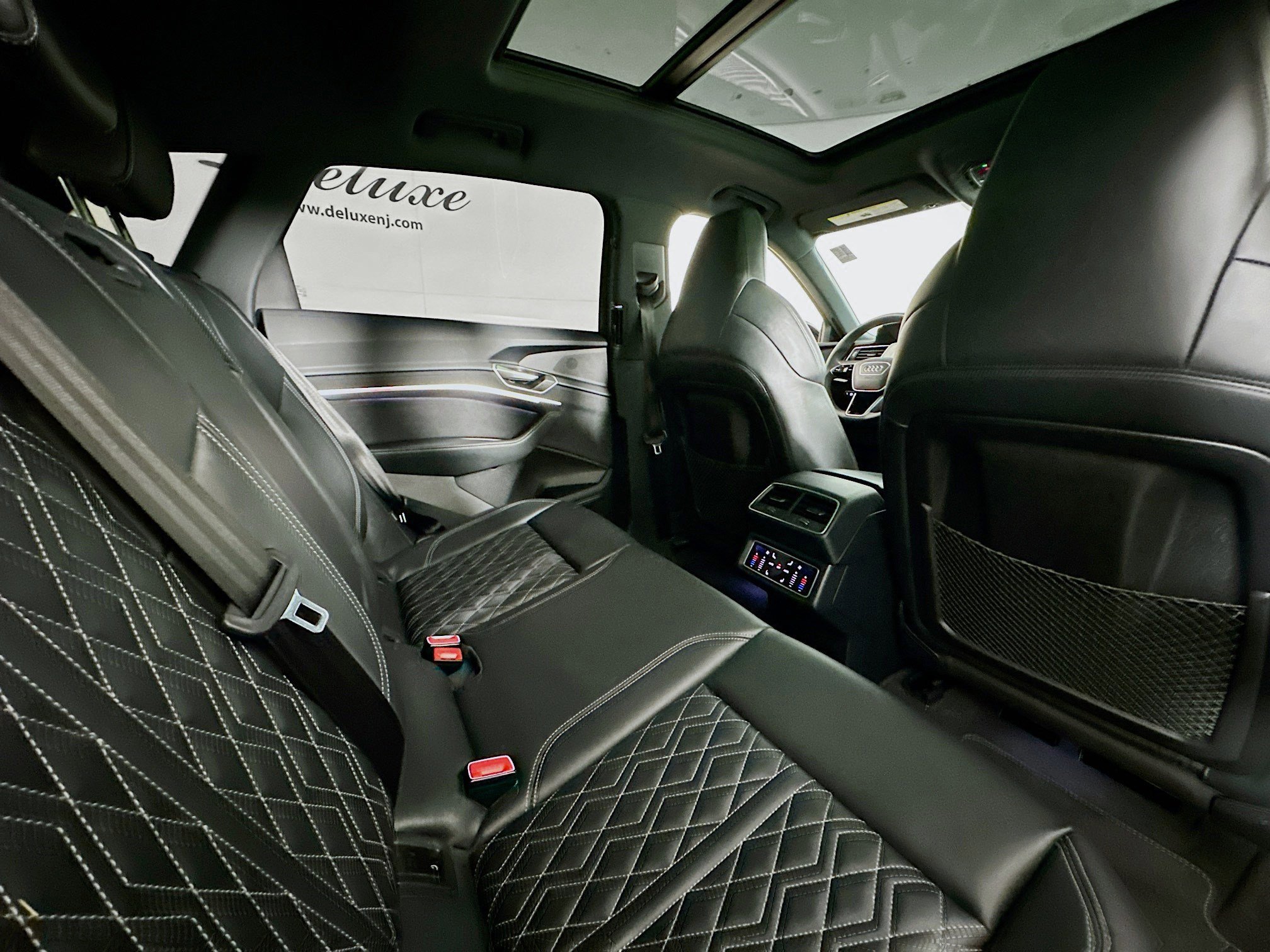 Used 2024 Audi SQ8 e-tron Premium Plus w/ Black Optic Package image 28