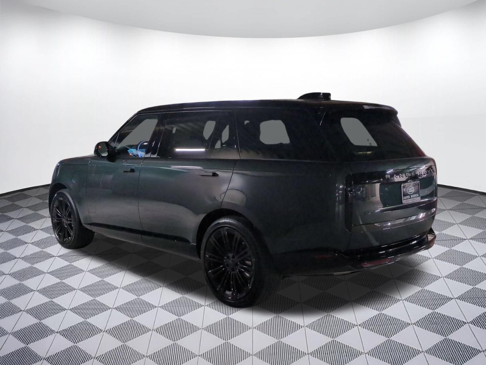 New 2026 Land Rover Range Rover Long Wheelbase SE AWD/4WD image 3