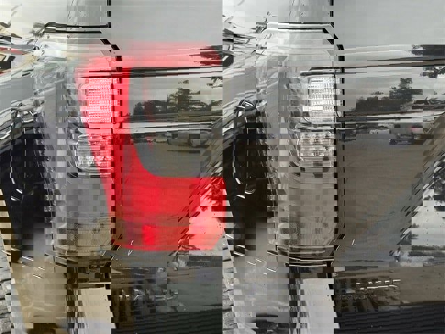 Used 2021 Ford Expedition Limited image 6