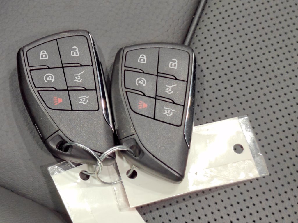 Used 2025 GMC Yukon Denali w/ Sun & Power Step Package AWD/4WD image 16