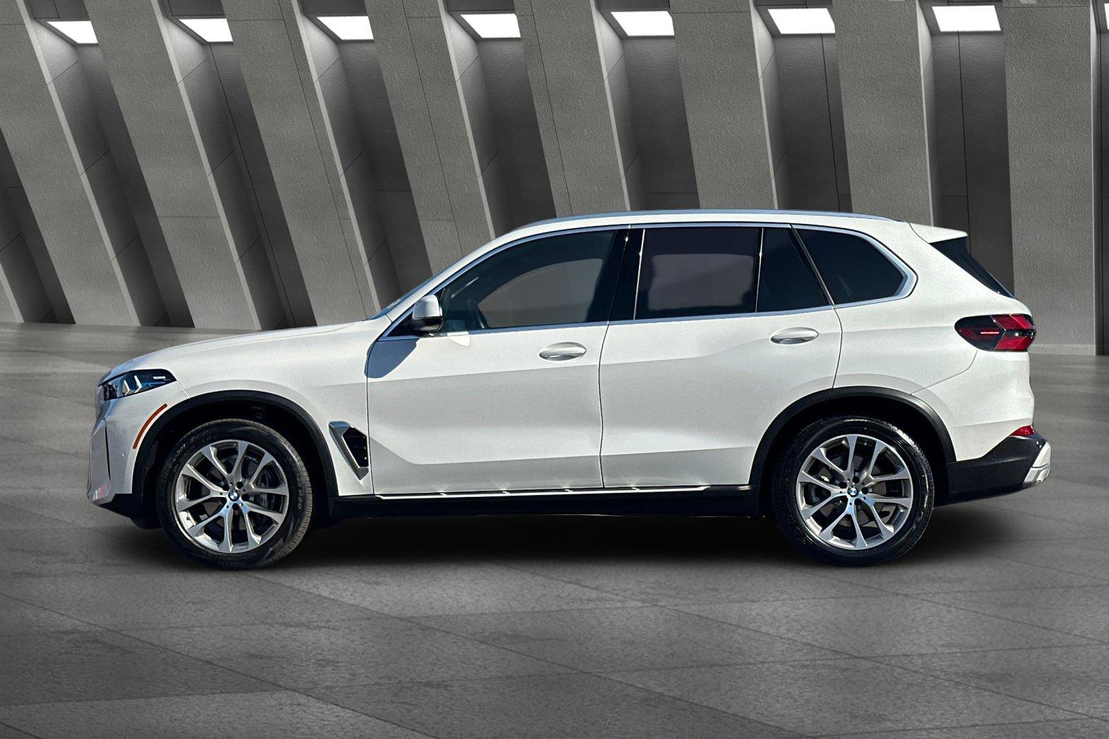 Used 2024 BMW X5 sDrive40i w/ Premium Package image 7