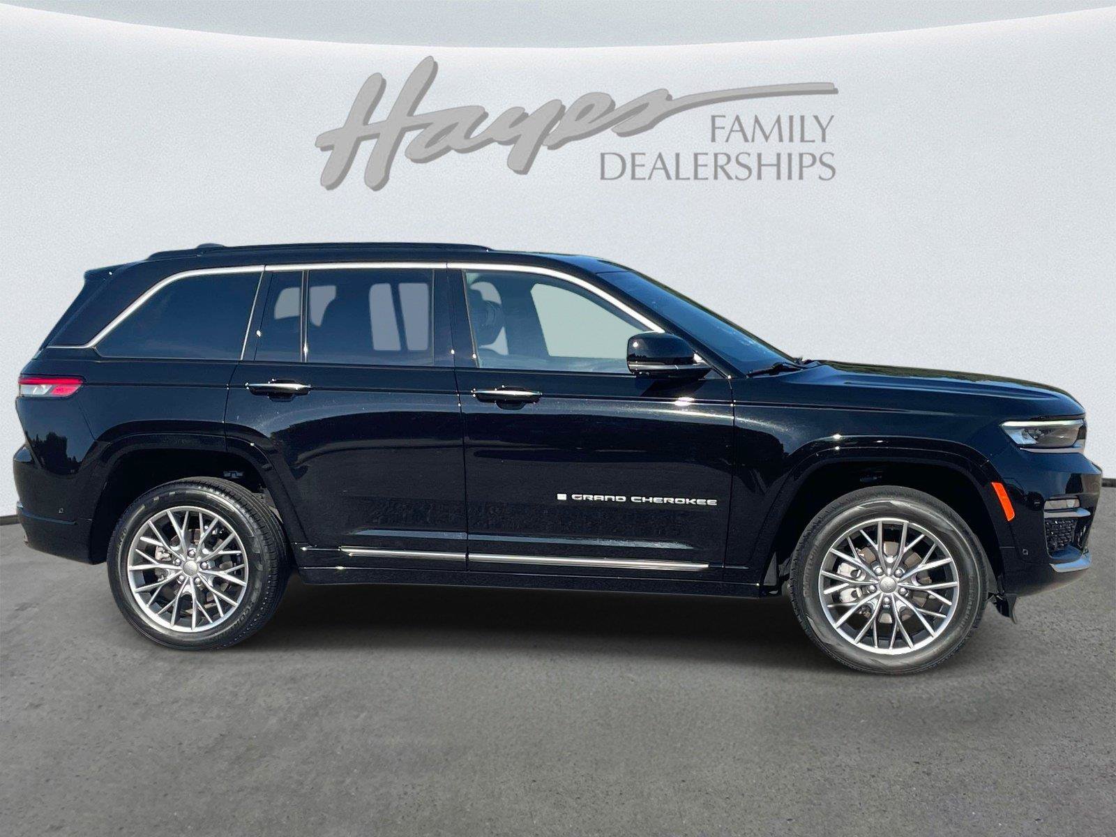 Used 2025 Jeep Grand Cherokee Summit AWD/4WD image 2