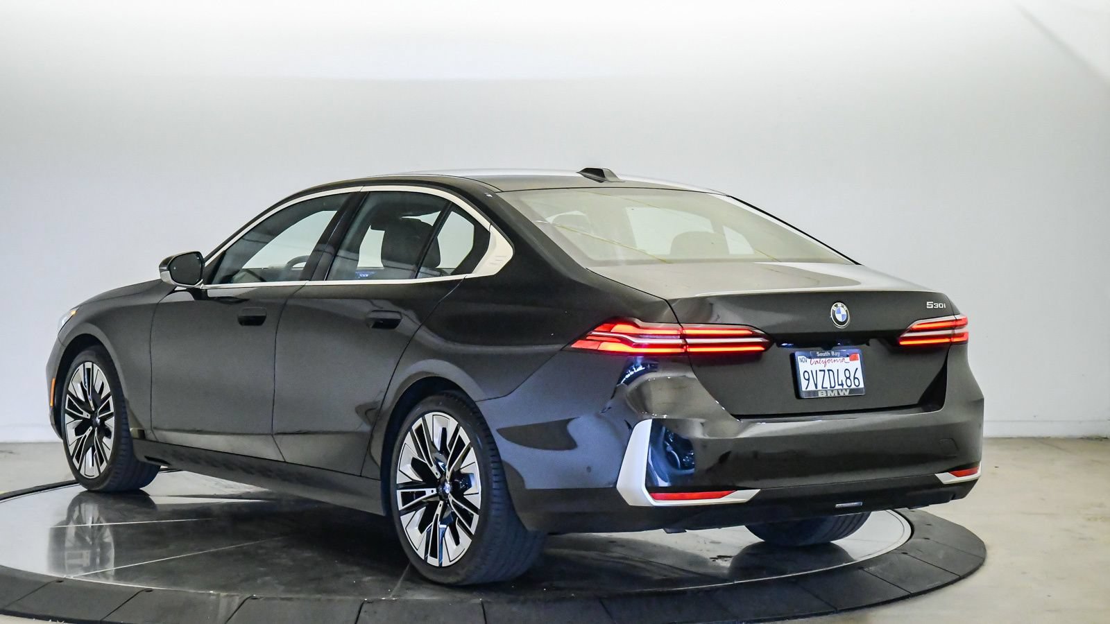 Used 2026 BMW 530i RWD image 2