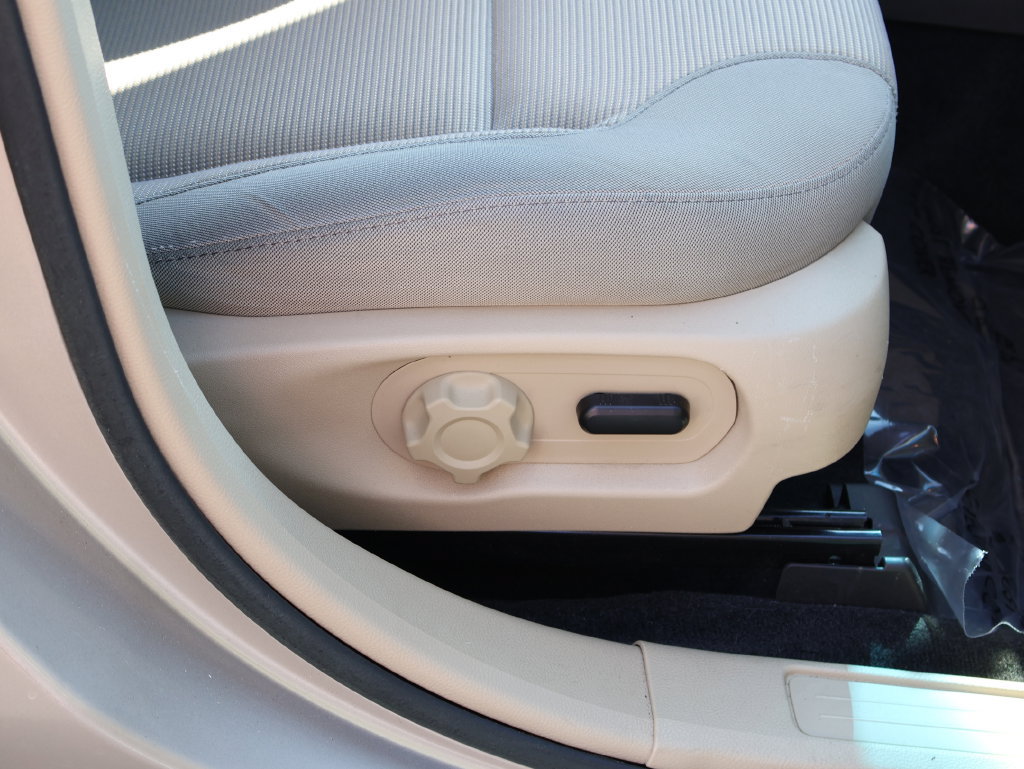 Used 2017 Ford Taurus SEL FWD image 9