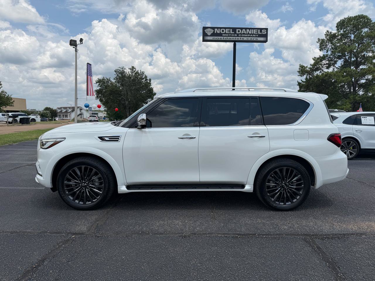 Used 2024 INFINITI QX80 Sensory w/ Cargo Package AWD/4WD image 22