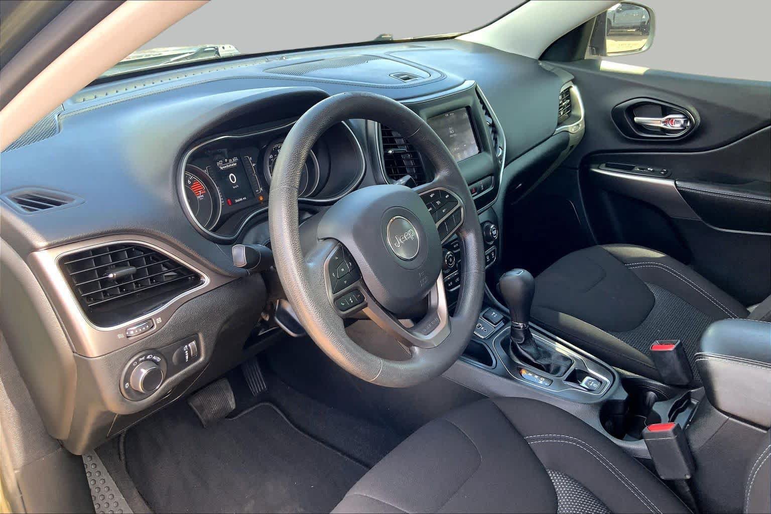 Used 2021 Jeep Cherokee Latitude FWD image 18