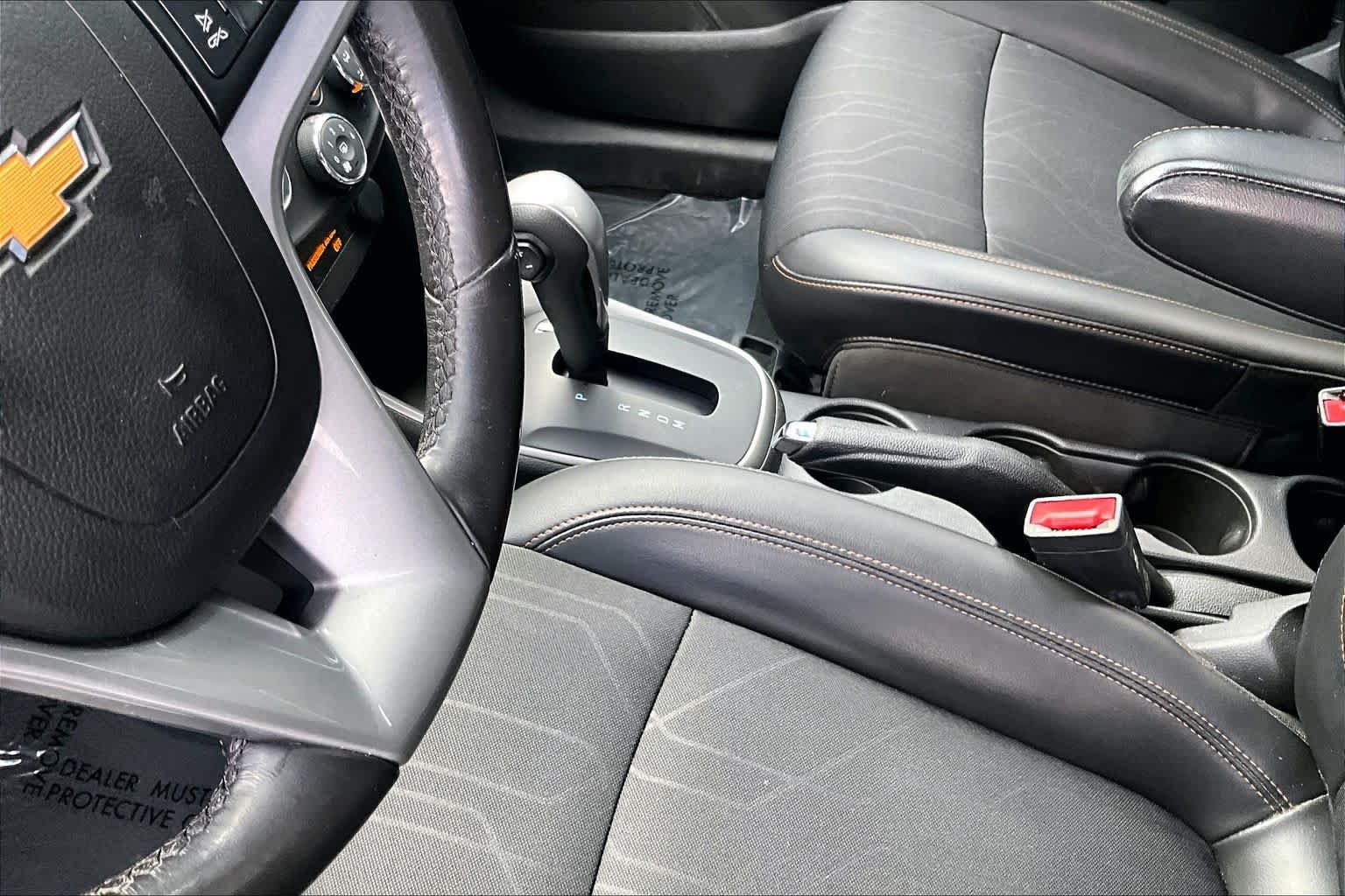 Used 2019 Chevrolet Trax LT w/ LT Convenience Package FWD image 17