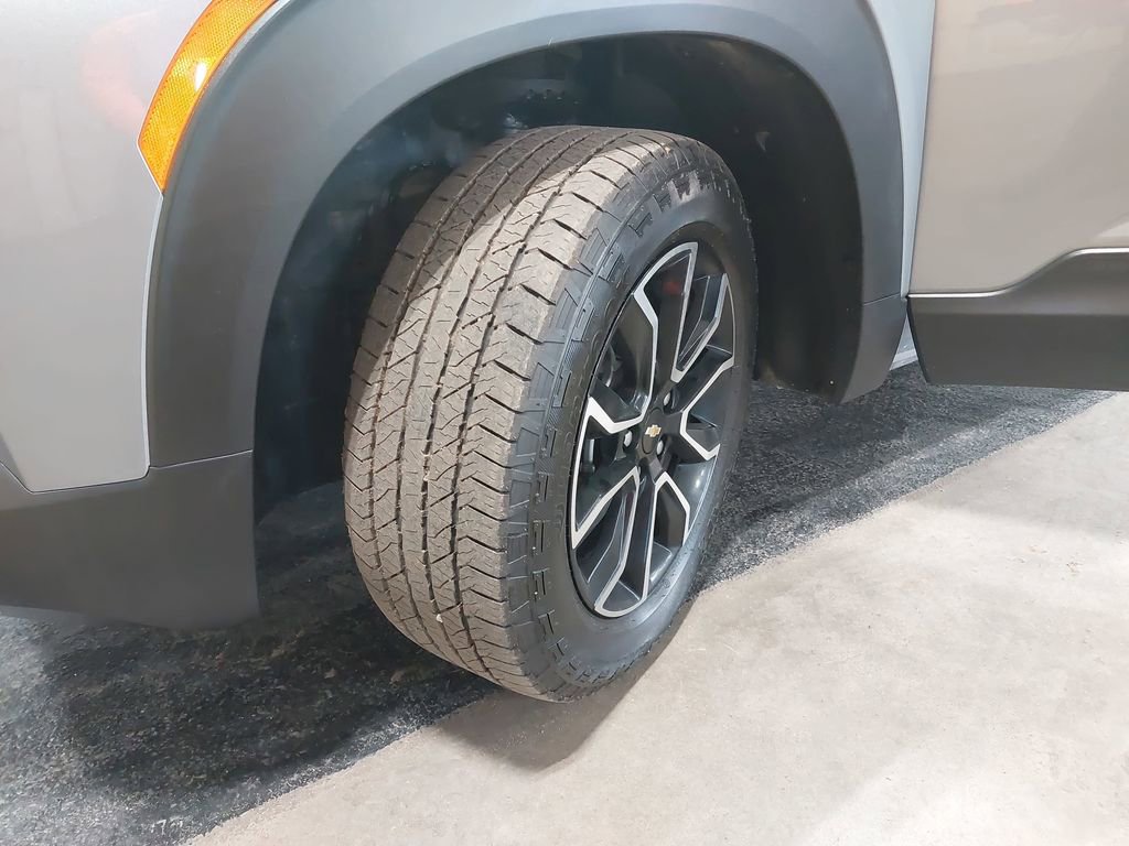 Used 2023 Chevrolet TrailBlazer ACTIV w/ Technology Package image 33