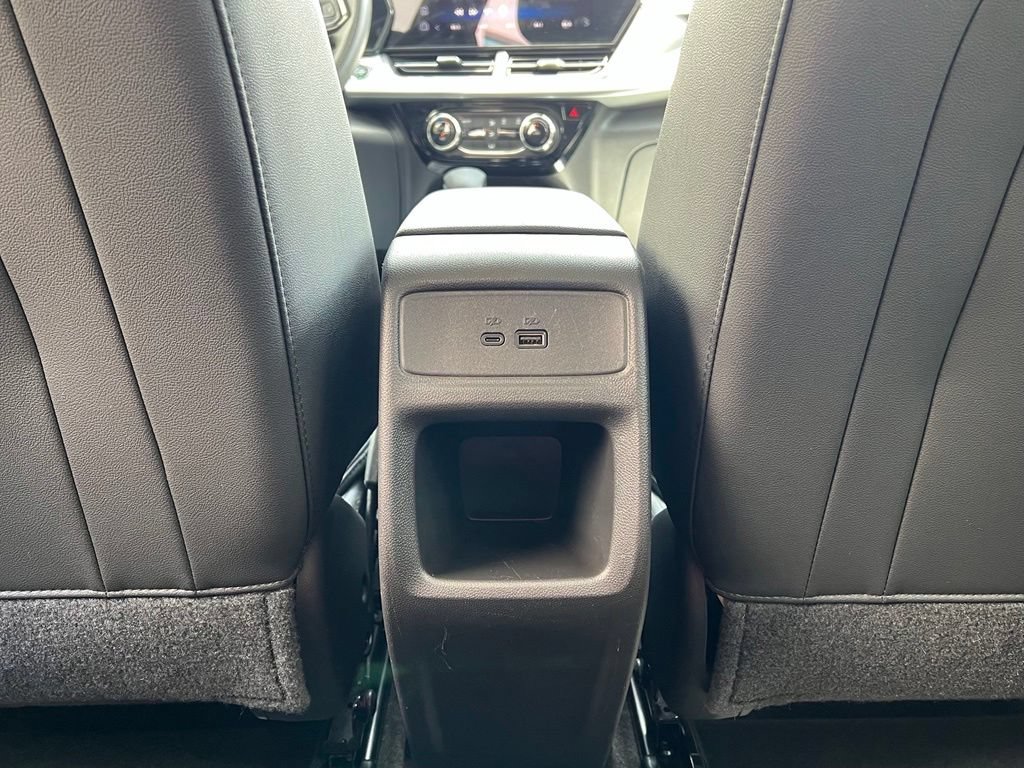 Used 2025 Chevrolet Trax LT FWD image 21