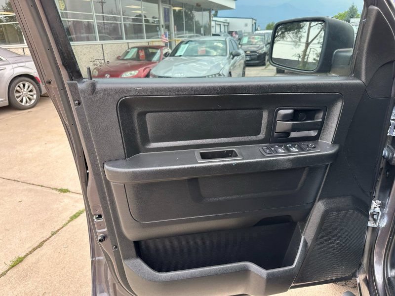 Used 2018 RAM 1500 Express AWD/4WD image 13