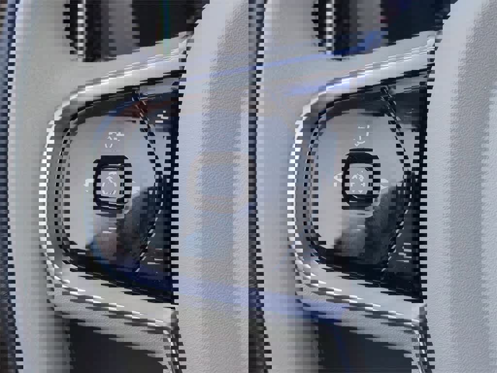 Used 2025 Volvo XC60 T8 Core w/ Protection Package Premier image 23