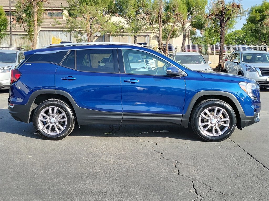 Used 2023 GMC Terrain SLT image 34
