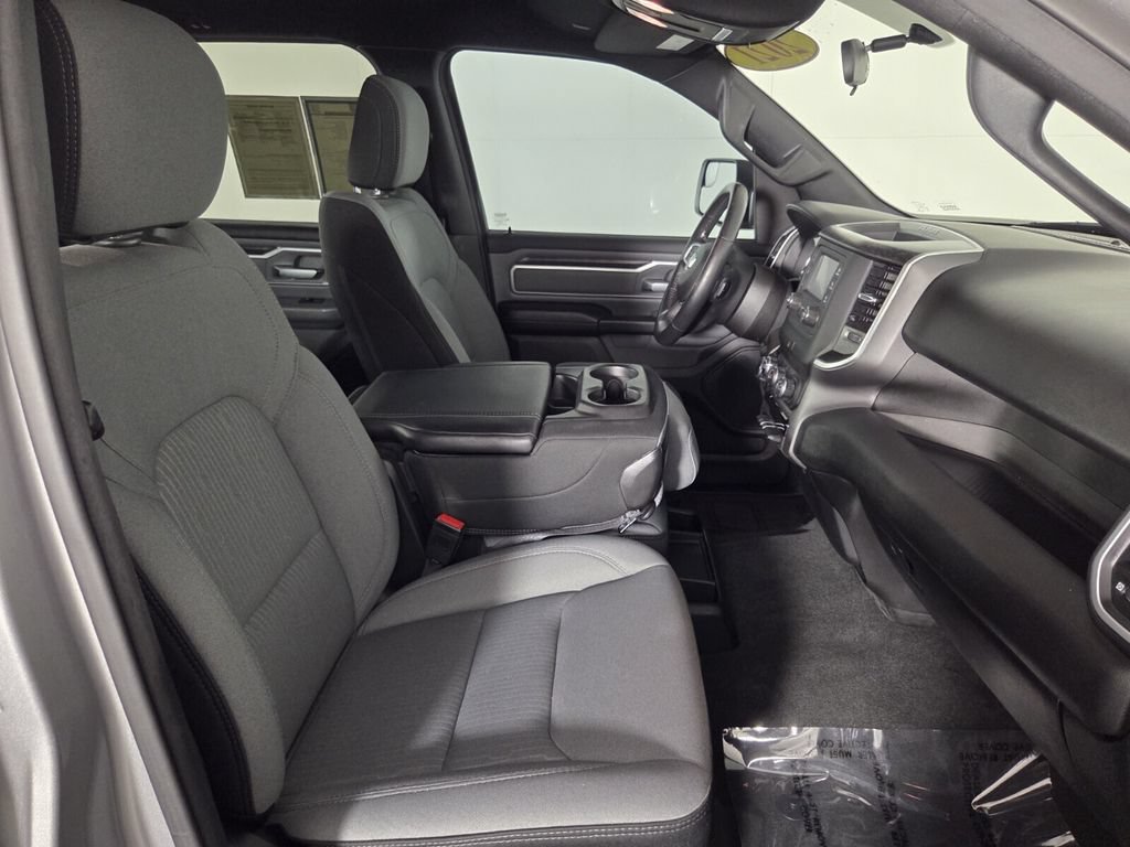 Used 2021 RAM 1500 Big Horn RWD image 32