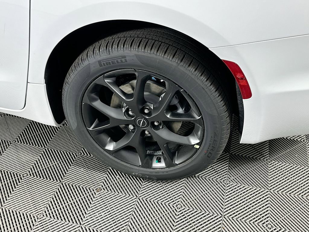 New 2026 Chrysler Pacifica Limited w/ S Appearance Package image 38