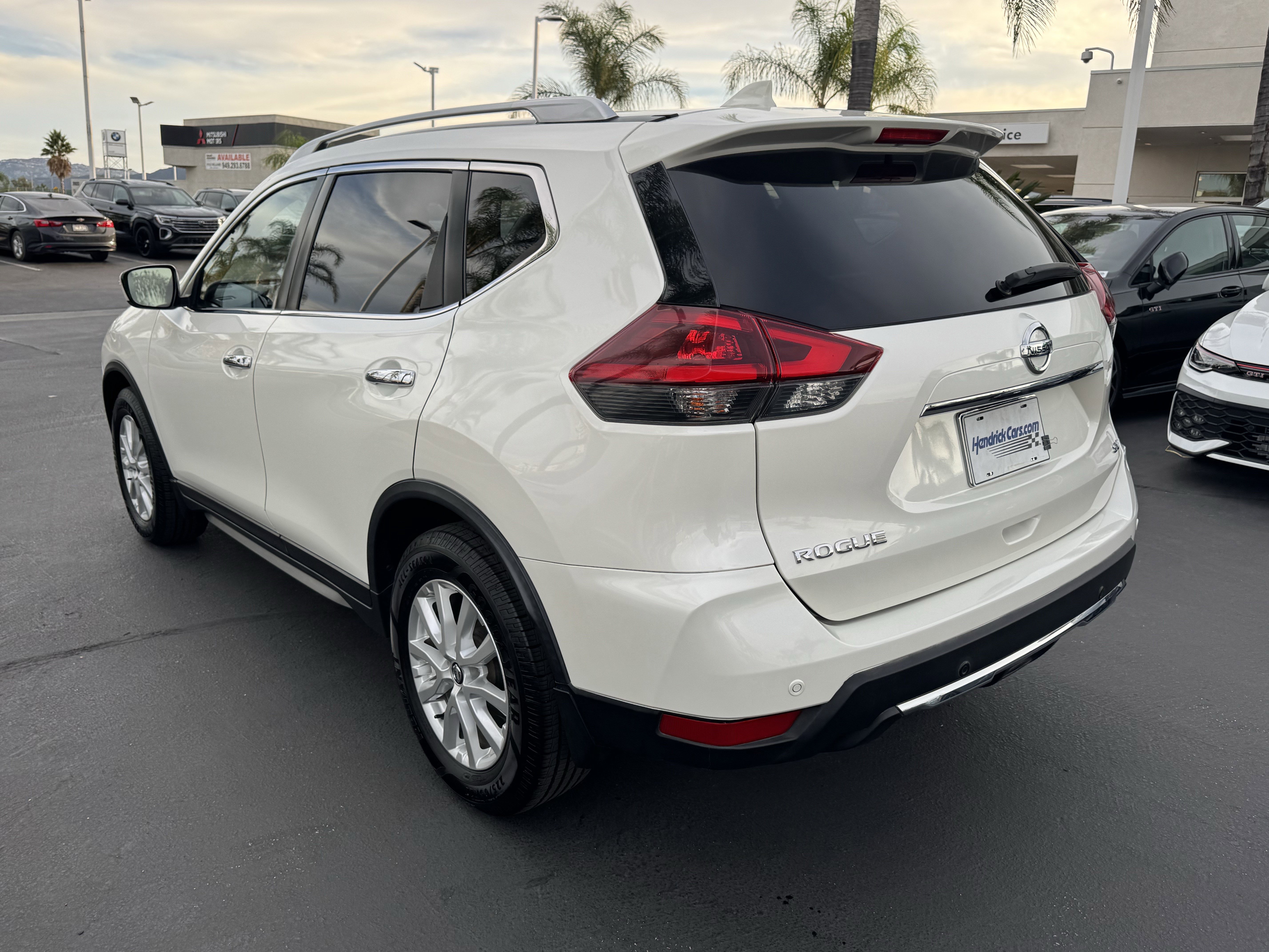 Used 2020 Nissan Rogue SV image 10