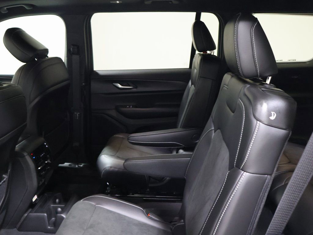 New 2025 Jeep Grand Cherokee L Altitude image 13