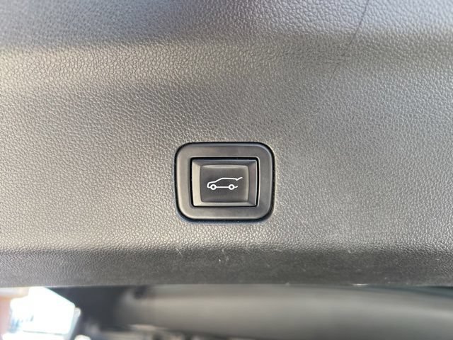 Used 2023 GMC Yukon Denali w/ Advanced Technology Package AWD/4WD image 10