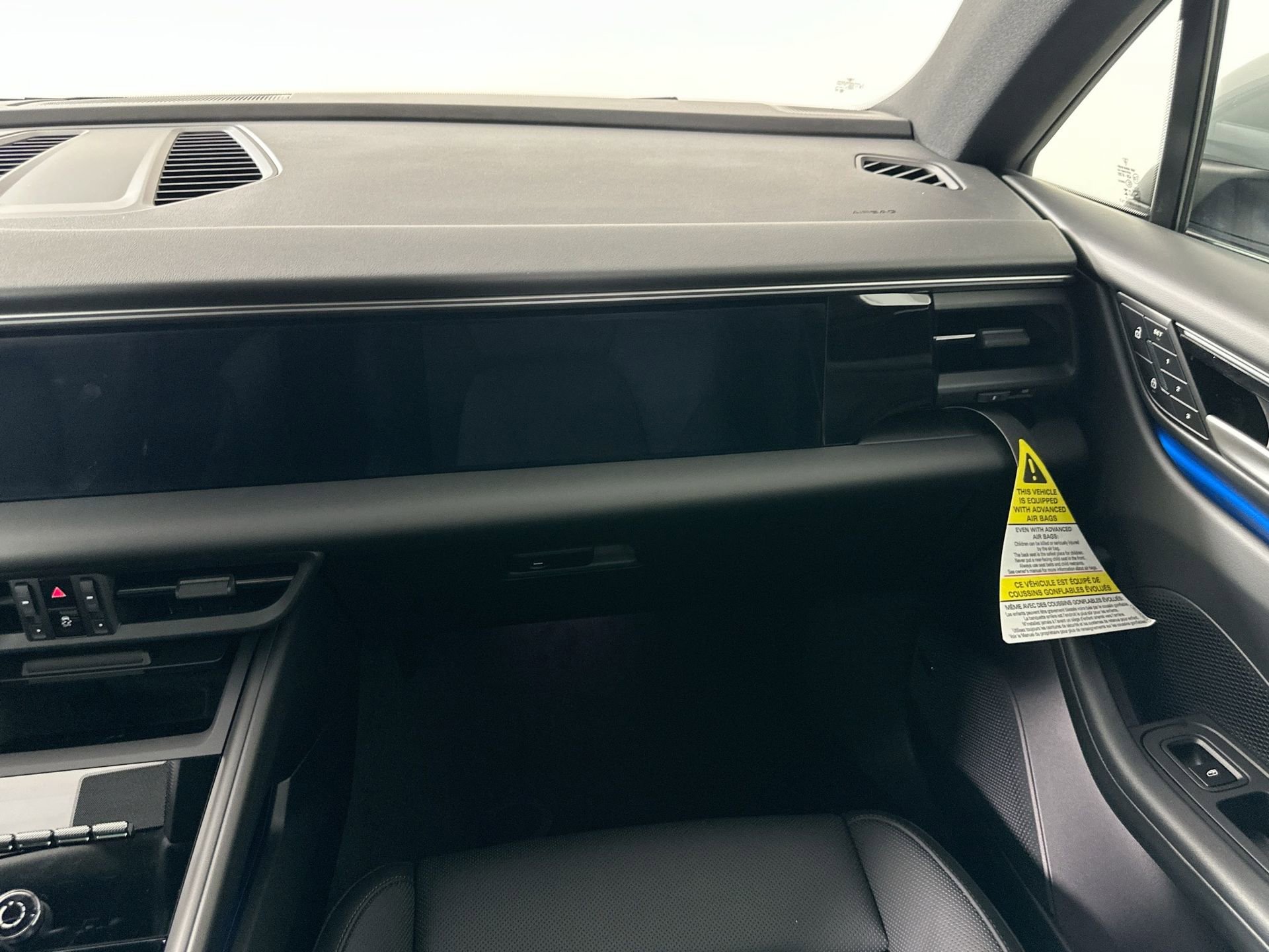 Certified 2025 Porsche Macan 4 Electric image 30