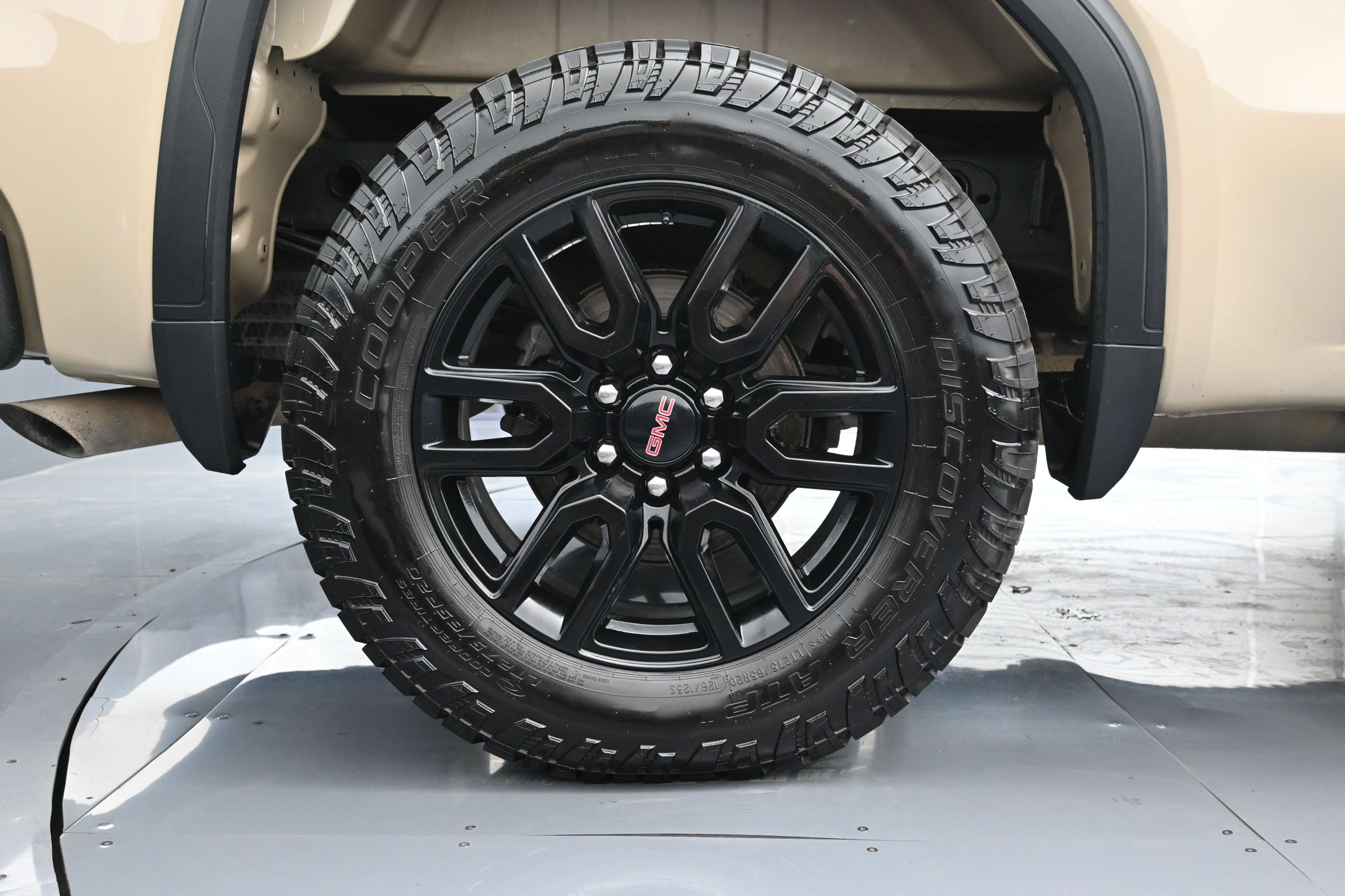 Used 2022 GMC Sierra 1500 Elevation RWD image 18
