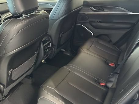 New 2026 Jeep Grand Cherokee Limited AWD/4WD image 18