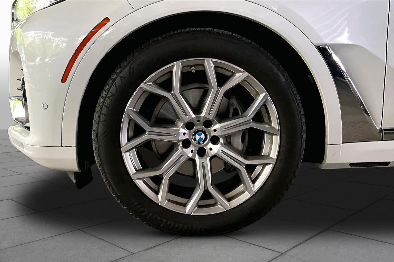 Used 2022 BMW X7 xDrive40i w/ Premium Package AWD/4WD image 10