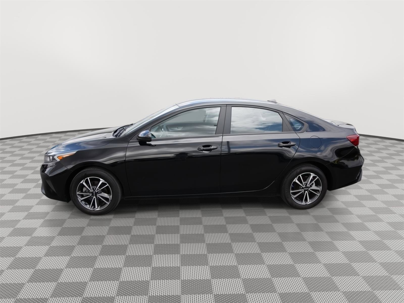 Used 2024 Kia Forte LXS FWD image 8