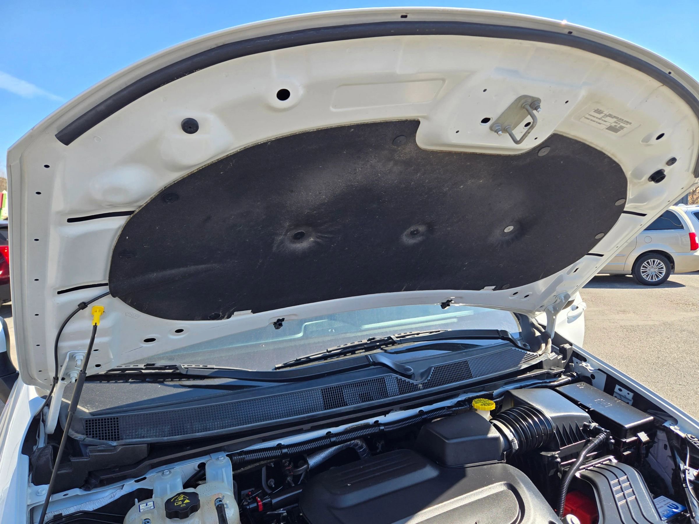 Used 2022 Chrysler Voyager LX image 54