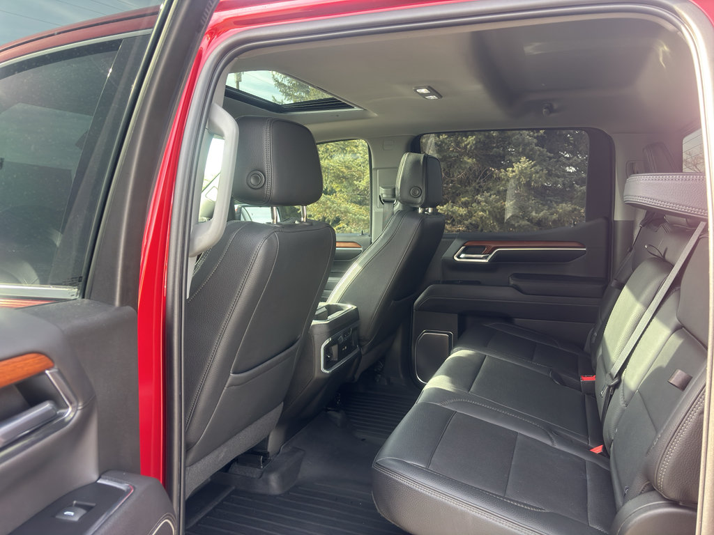 Used 2022 GMC Sierra 1500 Denali w/ Technology Package AWD/4WD image 10