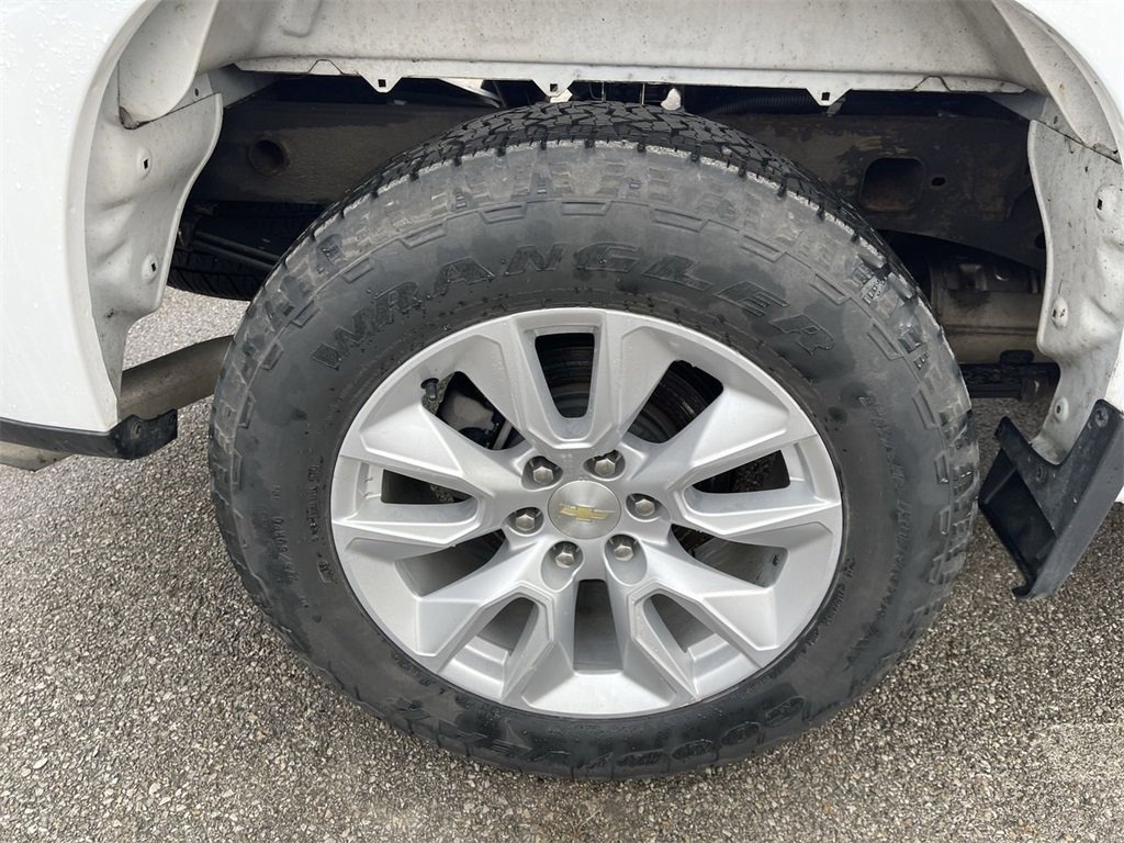 Used 2020 Chevrolet Silverado 1500 Custom w/ Custom Value Package image 3