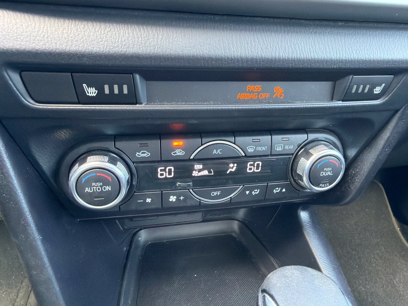 Used 2018 MAZDA MAZDA3 Touring FWD image 23