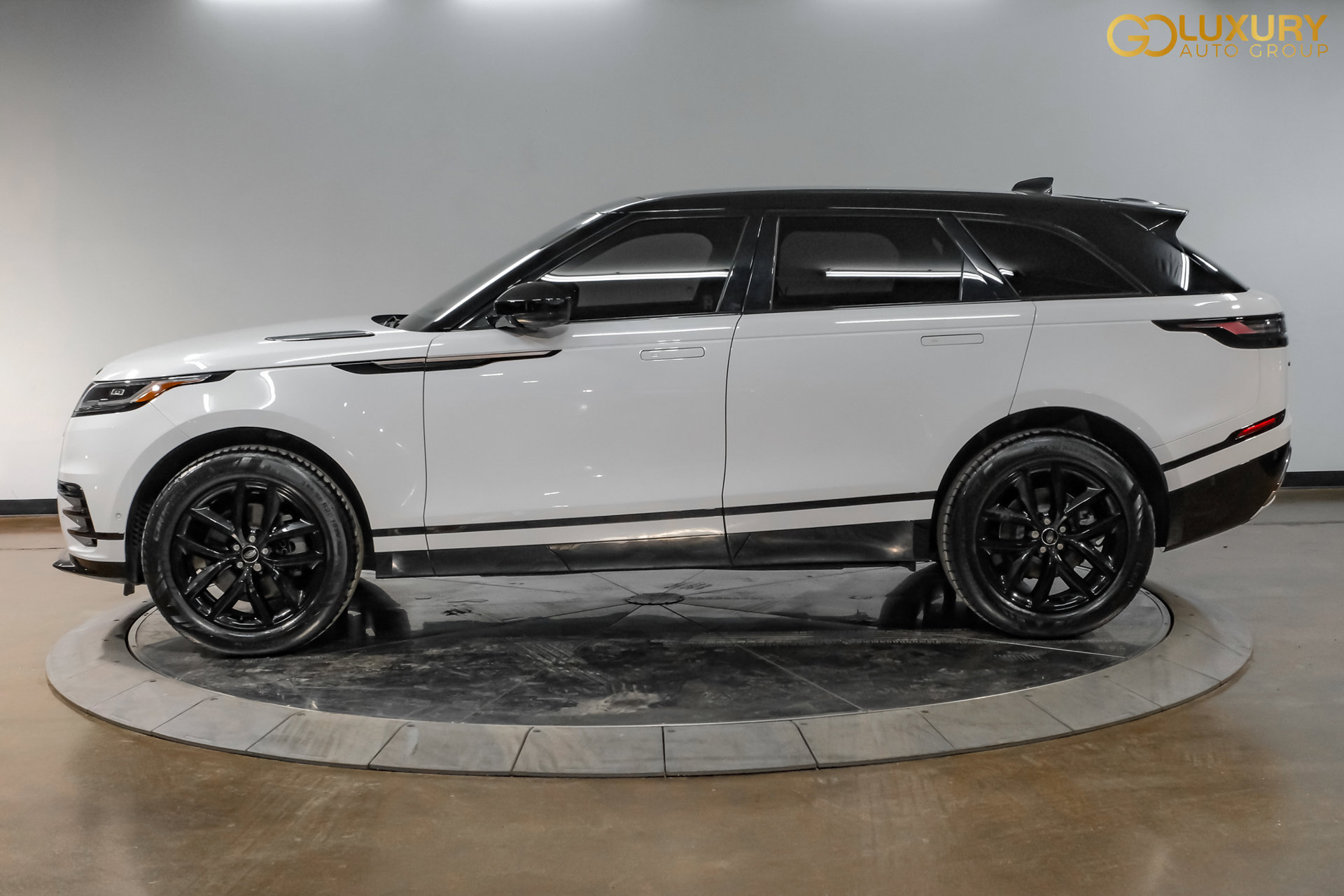 Used 2025 Land Rover Range Rover Velar Dynamic SE AWD/4WD image 13