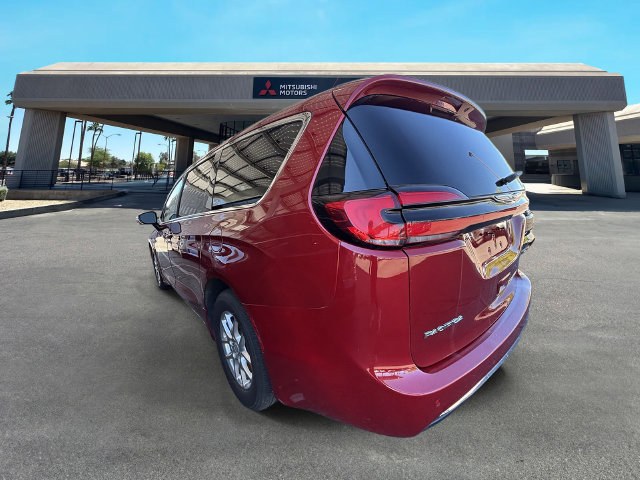 Used 2025 Chrysler Pacifica Select FWD image 8