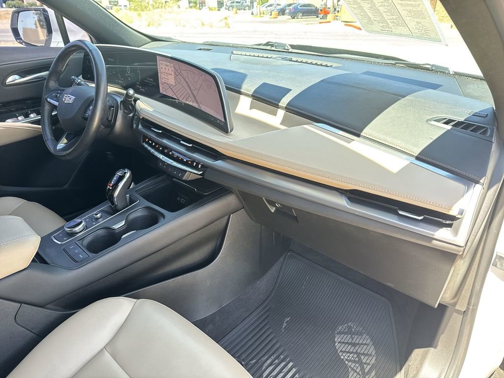 Certified 2024 Cadillac XT4 Luxury w/ Cold Weather Package AWD/4WD image 33
