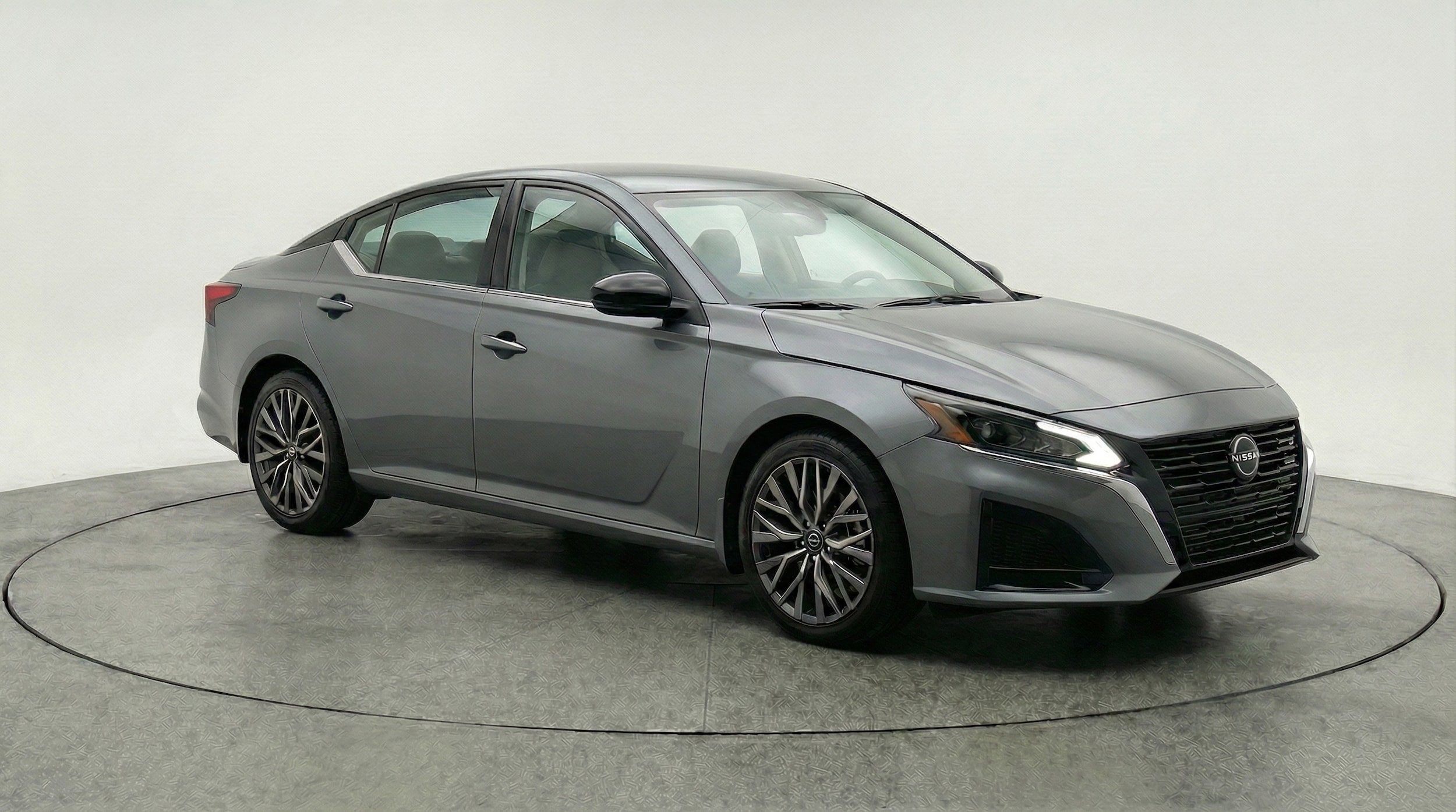 Used 2025 Nissan Altima 2.5 SV FWD video 1