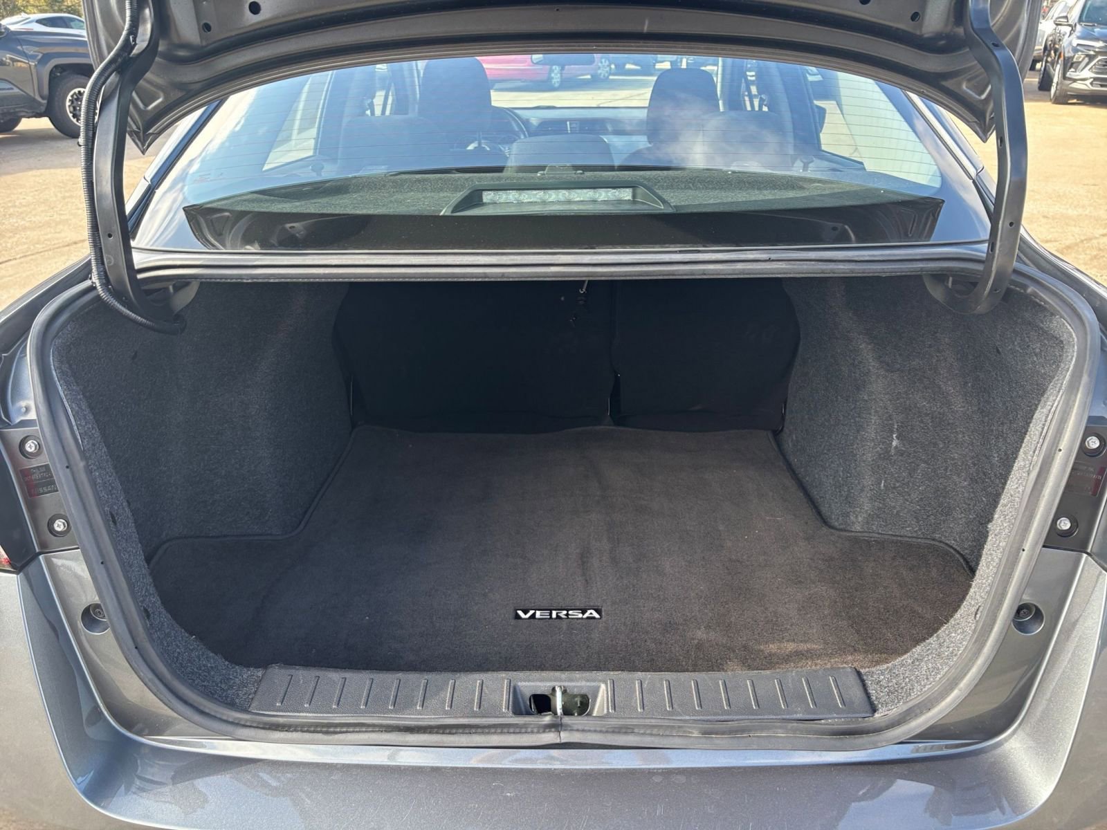 Used 2025 Nissan Versa SV image 29