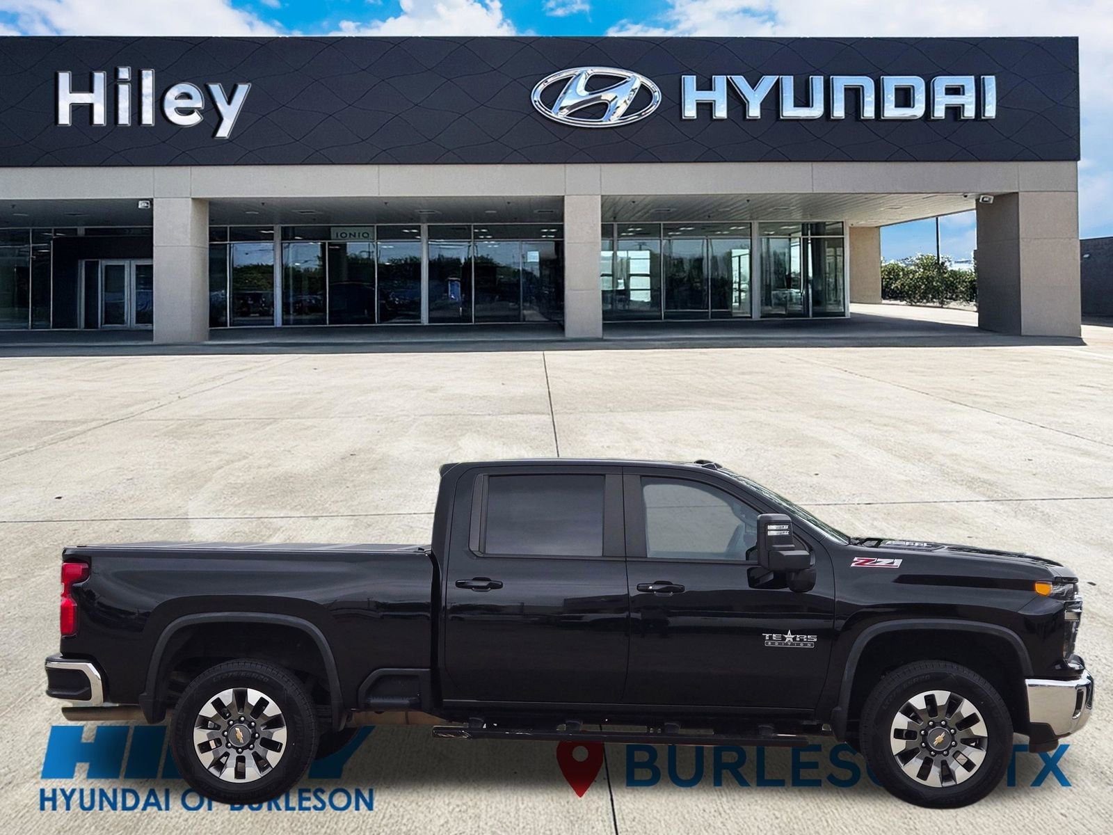 Used 2024 Chevrolet Silverado 2500 LT w/ Texas Edition AWD/4WD image 3