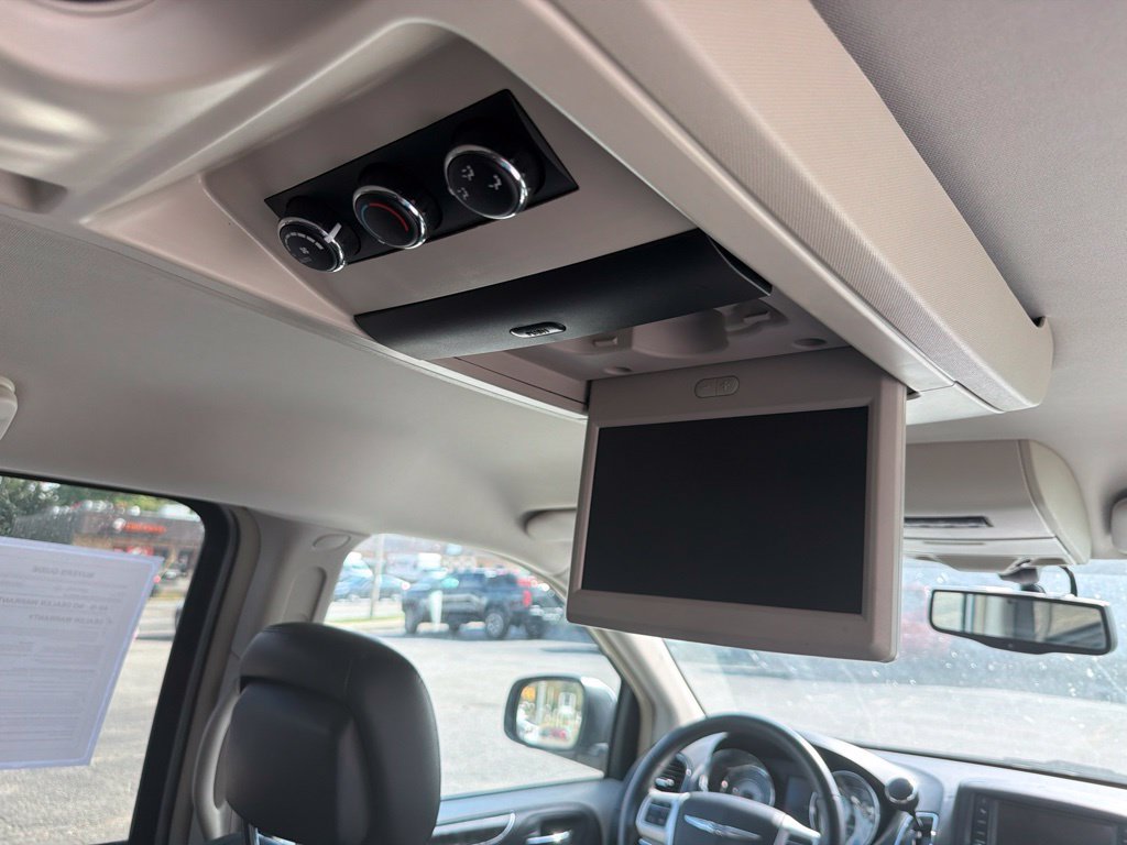Used 2015 Chrysler Town & Country Touring-L w/ Driver Convenience Group FWD image 14