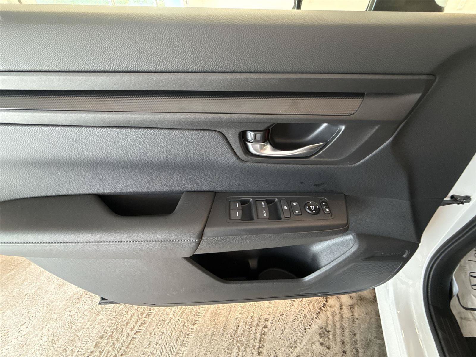 Used 2025 Honda CR-V EX image 15