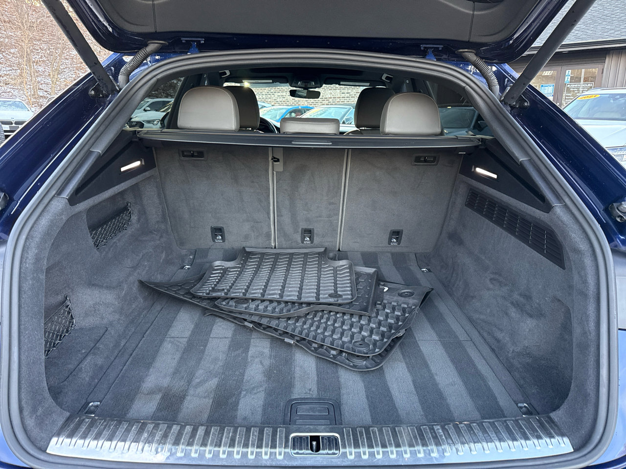 Used 2019 Audi Q8 Premium Plus w/ Premium Plus image 16