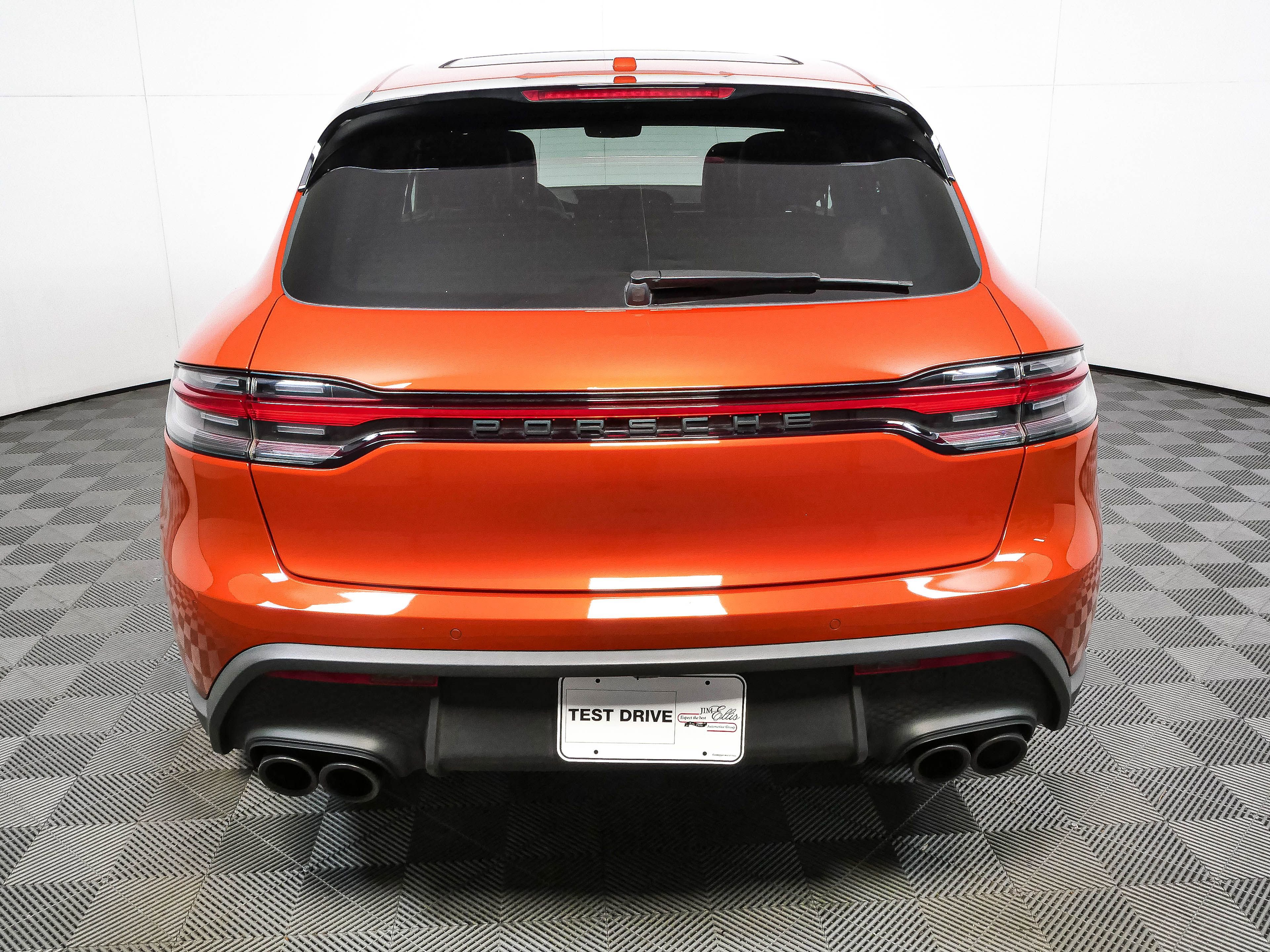 Certified 2024 Porsche Macan S AWD/4WD image 33