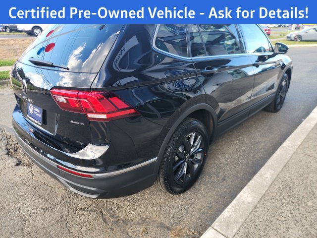 Certified 2022 Volkswagen Tiguan SE w/ Panoramic Sunroof Package AWD/4WD image 6