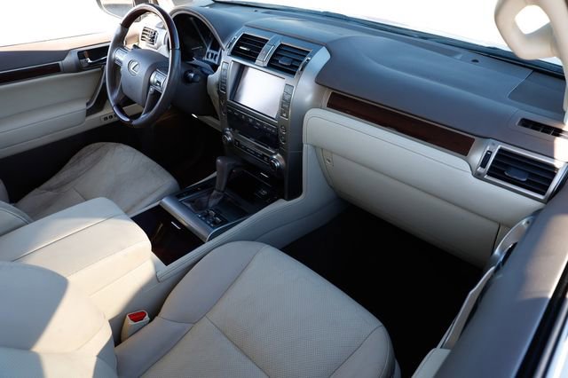 Used 2014 Lexus GX 460 w/ Premium Package image 21