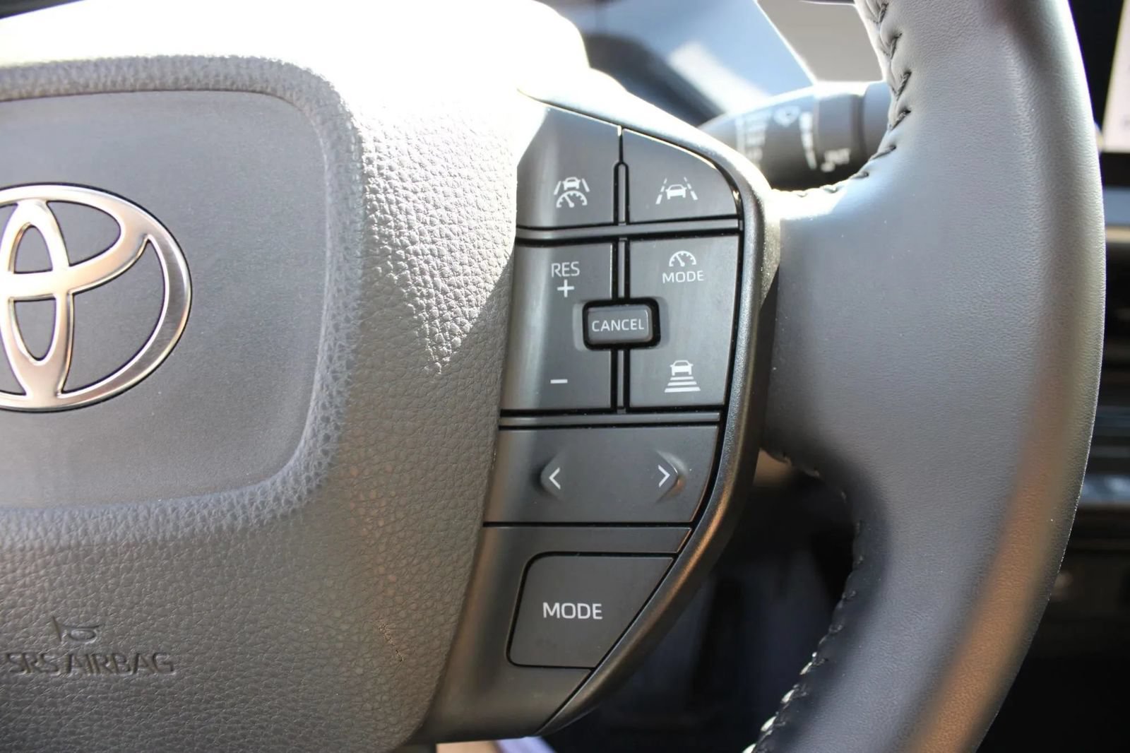 Used 2025 Toyota Prius LE FWD image 25